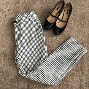 Perfect condition Cabi pants! Inseam is 29inches.